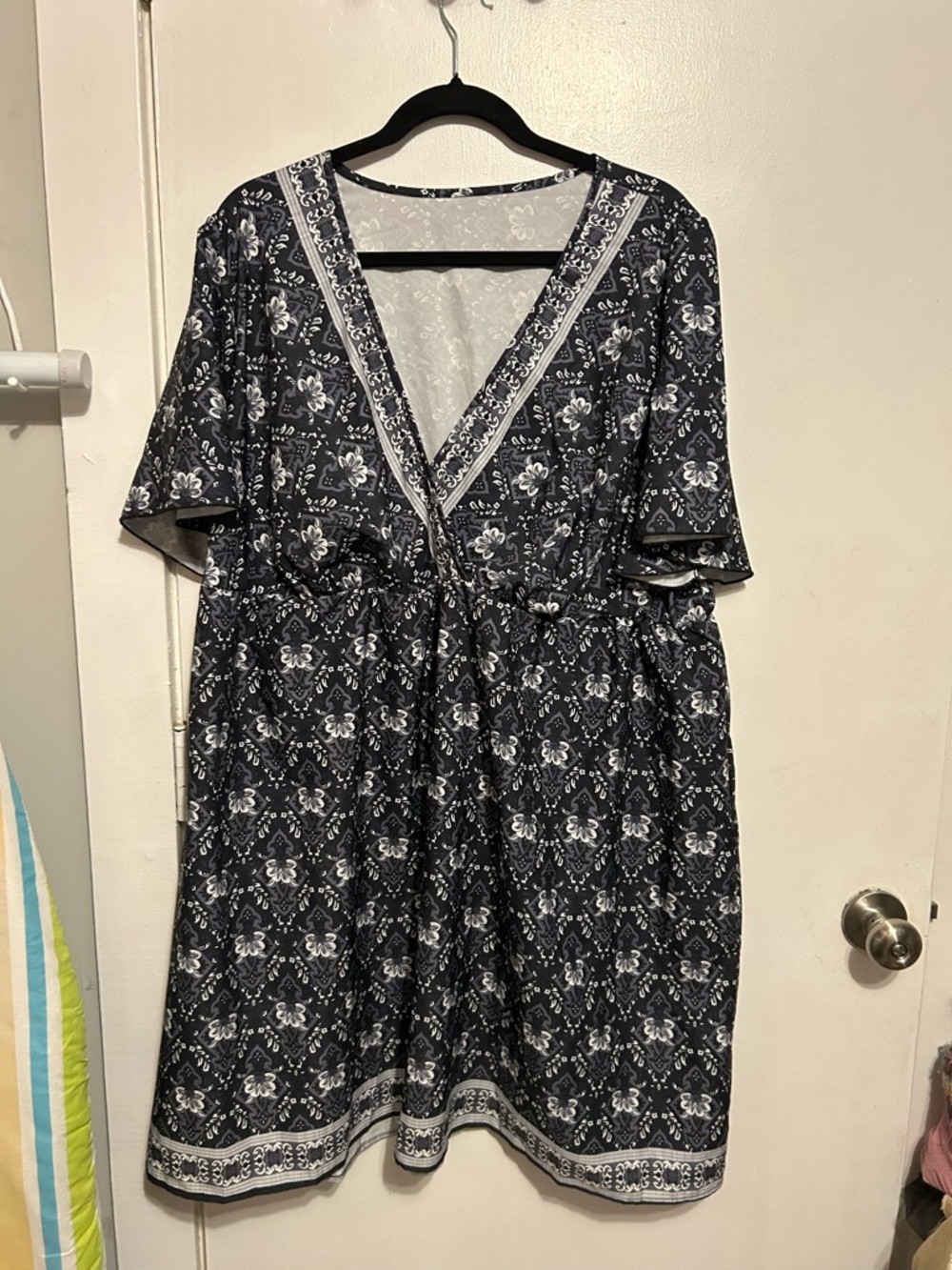 SHEIN Black  and White Floral V-Neck Mini Dress